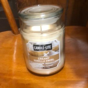 CANDLE-LITE Creamy Vanilla Swirl -18oz